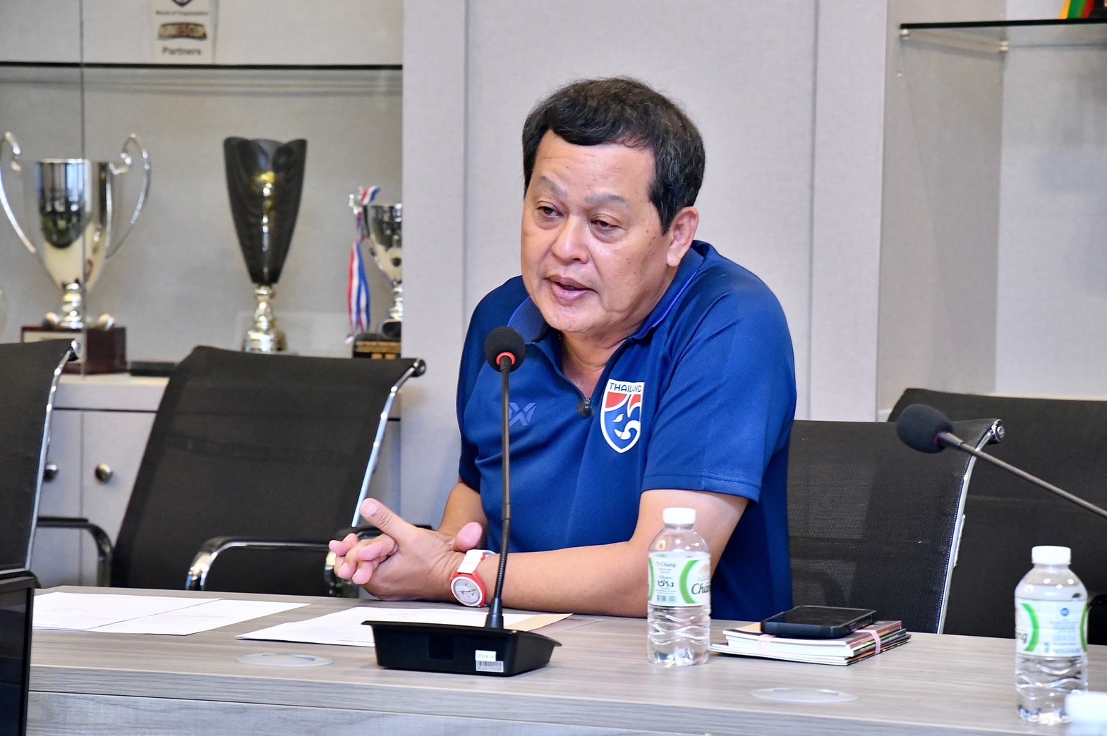 “บิ๊กหยิม” ประชุมคณะทำงานสร้างศูนย์ฝึกฟุตบอลแห่งชาติ เตรียมลงพื้นที่ จ.สมุทรปราการ 18 ต.ค.นี้