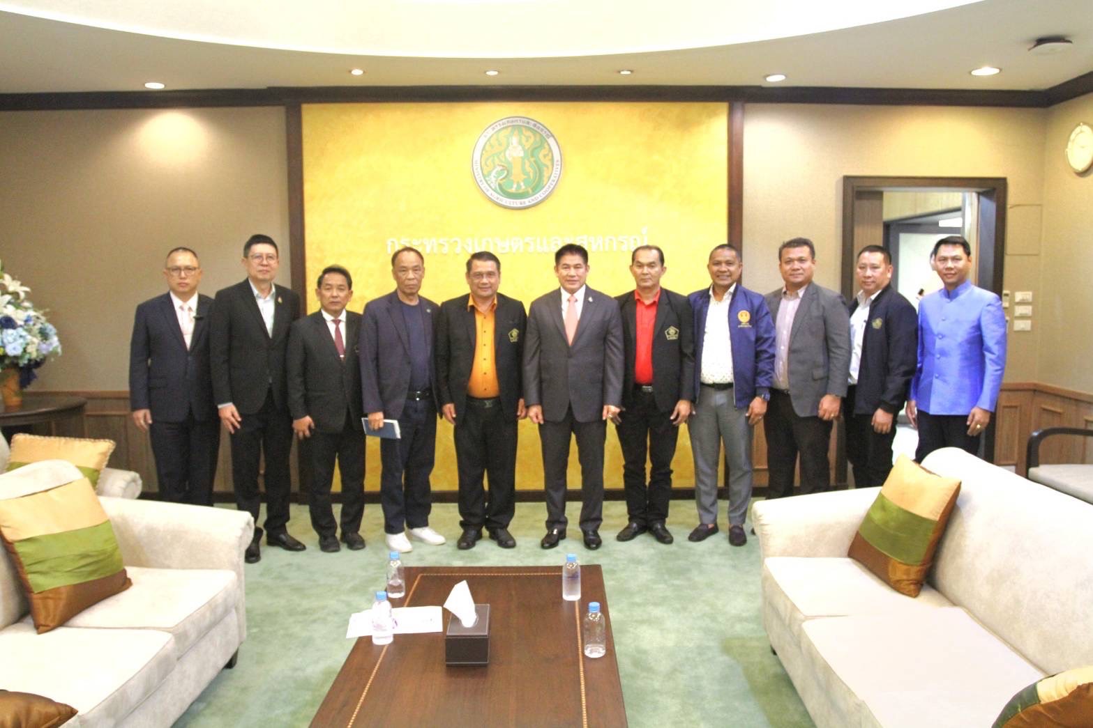 นายก ส.อบต. นำคณะเข้าพบ ร.อ.ธรรมนัส รมว.เกษตรฯ