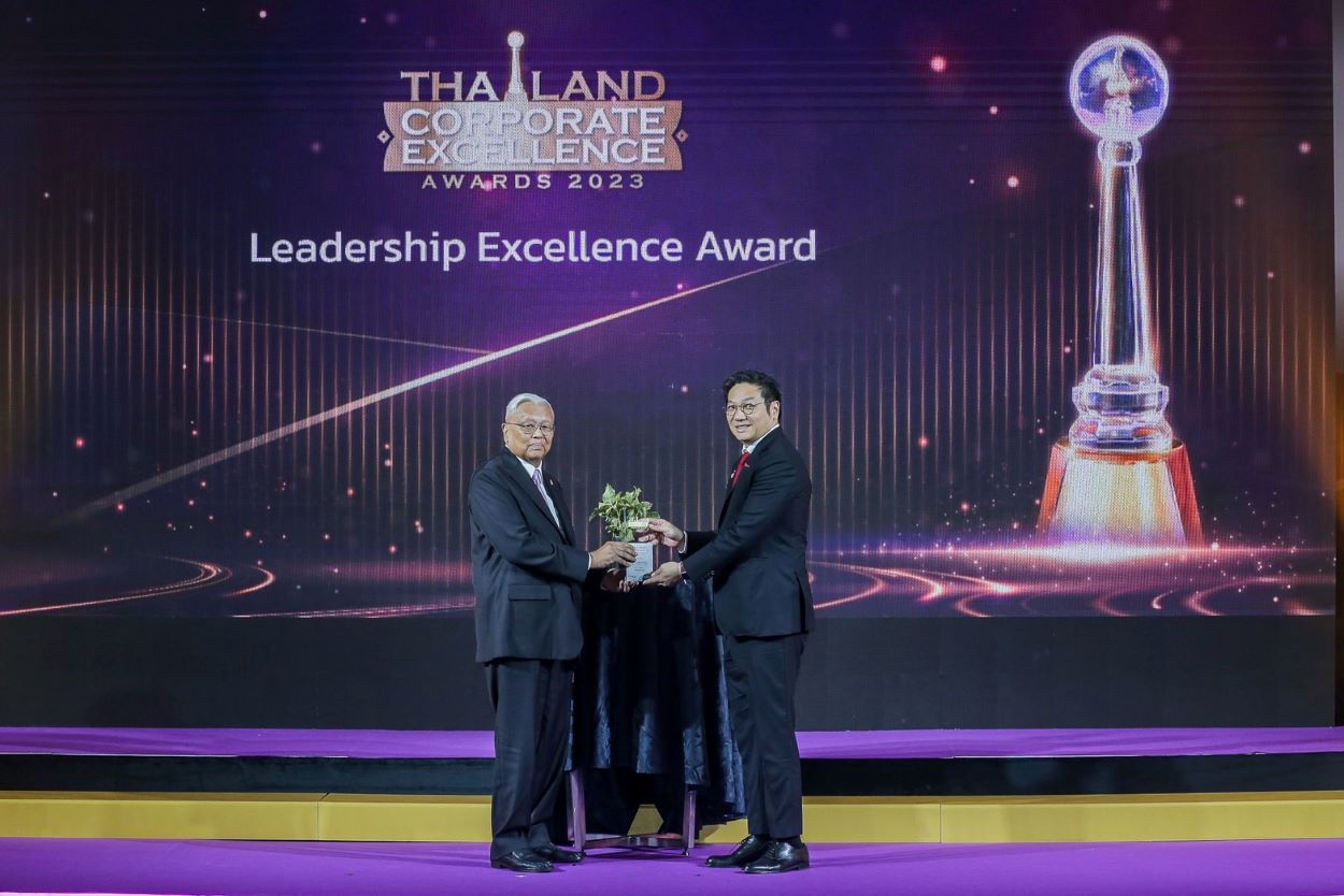 นำทัพขับเคลื่อนเทเลคอม เทคคอมปานีไทย…ซีอีโอ ทรู รับรางวัลดีเด่น