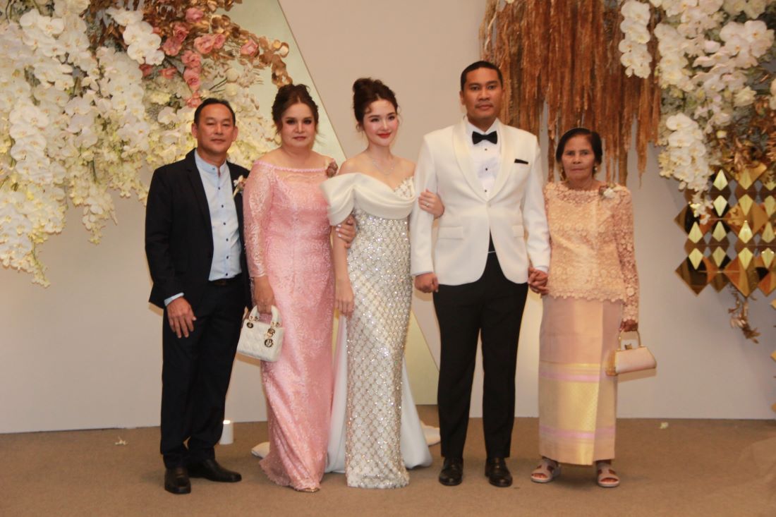 สมรสสมรักษ์ “ชนิตา ♡ นราธิเบต” ควงคู่เข้าสู่วิวาห์หรู มีผู้ใหญ่ที่เคารพร่วมอวยพร