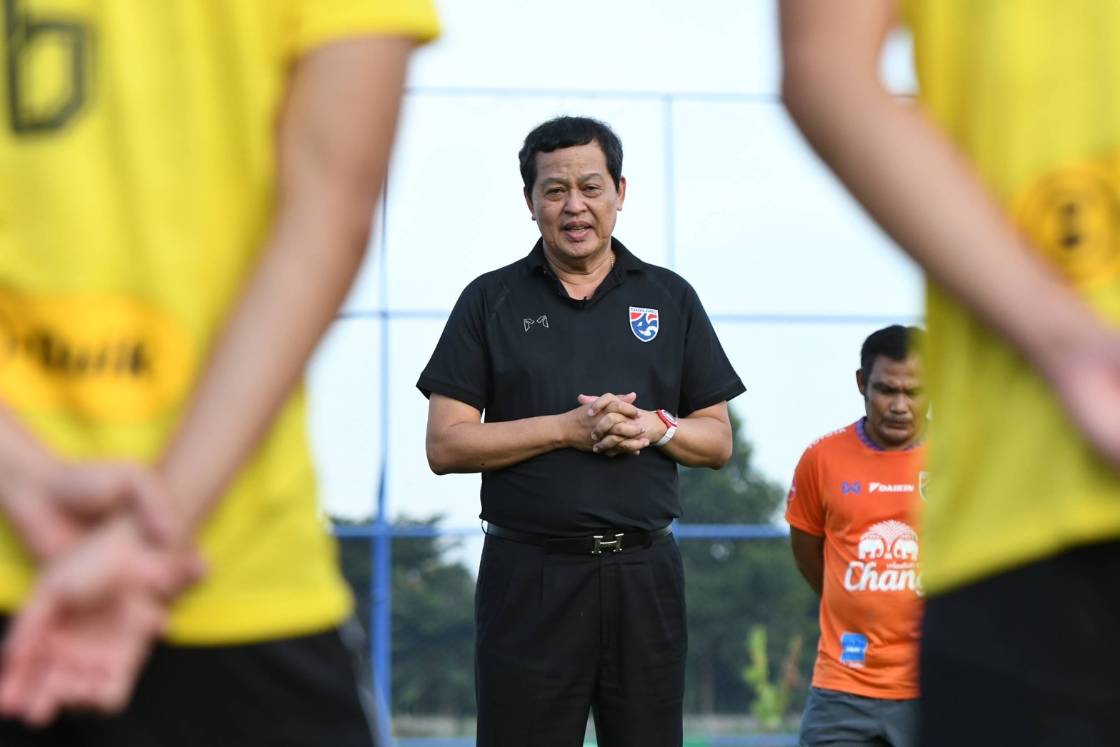 “ยุทธนา หยิมการุณ” เยี่ยมชมการฝึกซ้อมช้างศึก U23