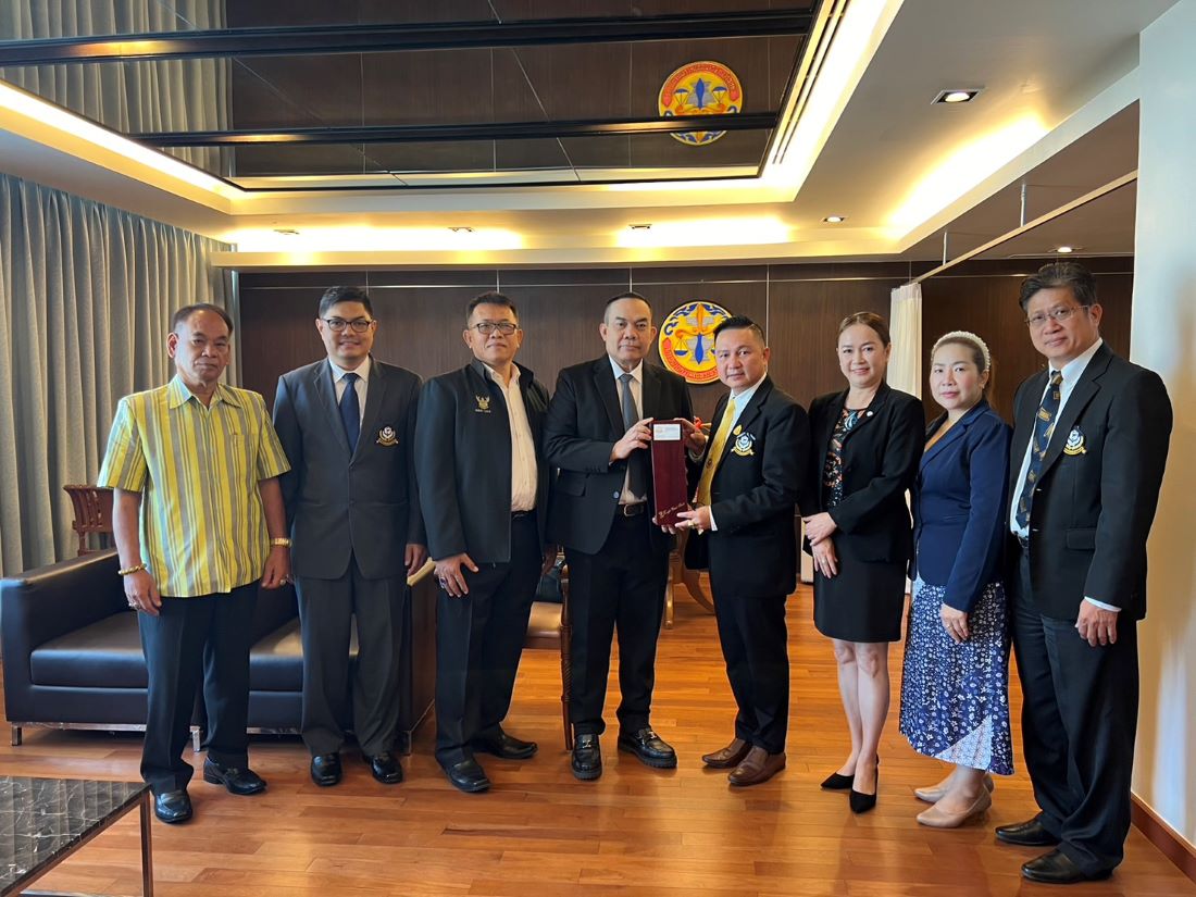 ประธานภาคีเครือข่ายธรรมาภิบาลภาคกลาง นำคณะเข้าสวัสดีปีใหม่ นายกสภาทนายความฯ