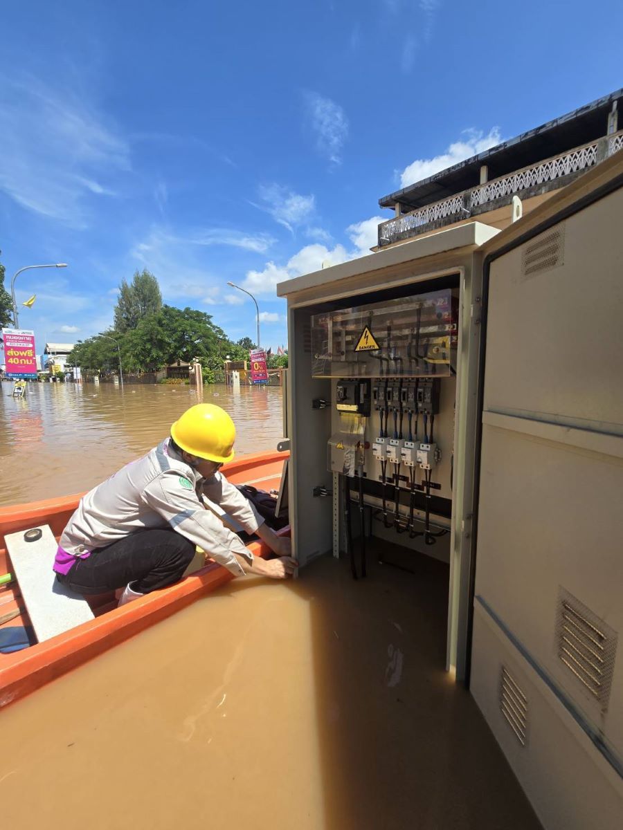 กฟภ.หนองคาย ทำการยกระดับมิเตอร์และตรวจสอบความปลอดภัยในการจ่ายไฟของตู้เมนเบรคเกอร์