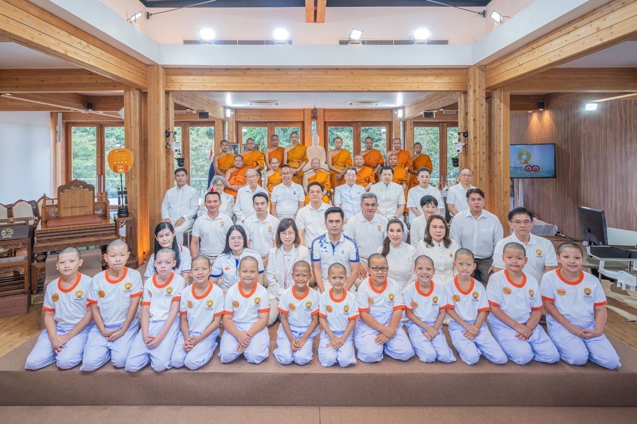 “สามเณรปลูกปัญญาธรรม ปี 11” ลาสิกขาอย่างเปี่ยมความหมาย ถ่ายทอดบทเรียน “กตัญญูคู่ความดี” จากใจ 12 สามเณร
