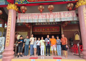 “นายกอนันต์” นำคณะกลุ่มเพื่อนๆ เข้ากราบขอพรสิ่งศักดิ์สิทธิ์ ที่อุทยานวิหารเซียน-ปากช่อง