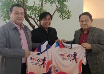 “มอบเสื้อ สภท.60 ปี เดิน-วิ่ง มินินาราธอน 2025” แก่ท่านรองประธานสภาผู้แทนราษฎร