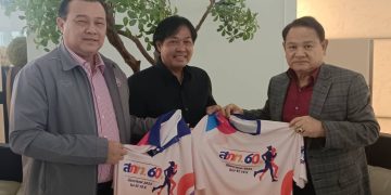 “มอบเสื้อ สภท.60 ปี เดิน-วิ่ง มินินาราธอน 2025” แก่ท่านรองประธานสภาผู้แทนราษฎร