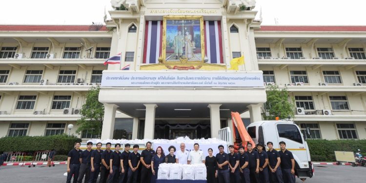 กัลฟ์ เดินหน้ามอบถุงยังชีพ 1,000 ชุด ช่วยเหลือผู้ประสบภัยน้ำท่วมในพื้นที่ จ.พระนครศรีอยุธยา