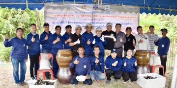 ประมงนนทบุรี ร่วมกับ กลุ่มอนุรักษ์สัตว์น้ำต.ศาลากลางปลายบาง เดินหน้า “ลงแขกลงคลอง” กำจัดปลาหมอคางดำ