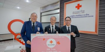 สานพลังกู้วิกฤตน้ำท่วม “SM True และ SUPER JUNIOR” ร่วมส่งมอบน้ำใจ 4 ล้านบาท สู่สภากาชาดไทย