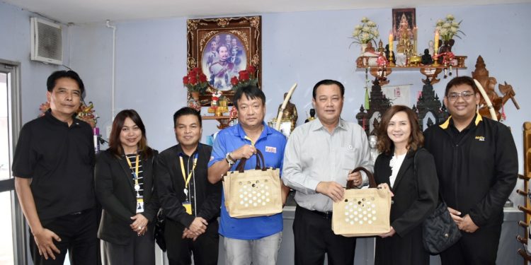 ทีมประชาสัมพันธ์ กฟผ.​ เข้าสวัสดีปีใหม่ นายก สภท.