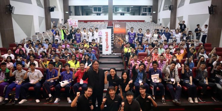 เอ็กซอนโมบิลสนับสนุนค่าย Click Camp16 จุดประกายเยาวชนไทยกับโลกเทคโนโลยี