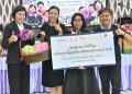 ท่านสุชาดา ผู้พิพากษาสมทบฯ ร่วมส่งต่อโอกาสทางการศึกษาต่อเนื่อง ร่วมเติมรอยยิ้มเด็กพิเศษ ในกิจกรรม “Pay It Forward ยิ่งให้ยิ่งสุขใจ ปี 8” ของคุณเอกชัย วรรณแก้ว ผู้ก่อตั้งมูลนิธิอาร์ตโนแฮนด์