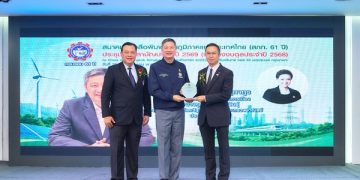“ดร.สุรชัย สถิตคุณารัตน์” รับโล่รางวัล “ข้าราชการดีเด่น” จาก สภท. เชิดชูบทบาทขับเคลื่อนนโยบายการอุดมศึกษา วิทยาศาสตร์ วิจัยและนวัตกรรม เพื่อการพัฒนาประเทศ