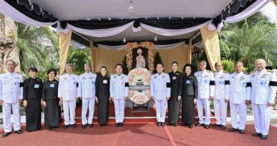ไทยเบฟ เข้าถวายสักการะพระศพและวางพวงมาลาเบื้องหน้าพระรูป สมเด็จพระเจ้าลูกเธอ เจ้าฟ้าพัชรกิติยาภา นเรนทิราเทพยวดี กรมหลวงราชสาริณีสิริพัชร มหาวัชรราชธิดา ณ พระที่นั่งพิมานรัตยา ในพระบรมมหาราชวัง