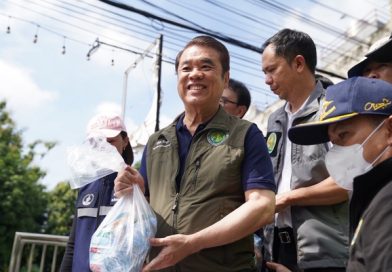 กยท. ร่วมติดตาม รมว.เกษตรฯ ลงพื้นที่เคหะชุมชนออเงิน พร้อมบูรณาการหน่วยงานสังกัด กษ. มอบถุงยังชีพ – ส่งกำลังใจผู้ประสบภัยน้ำท่วม