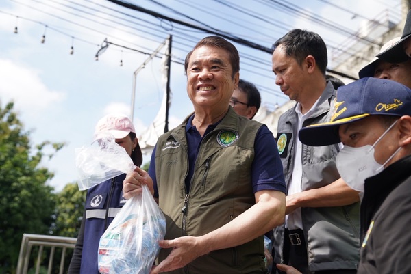 กยท. ร่วมติดตาม รมว.เกษตรฯ ลงพื้นที่เคหะชุมชนออเงิน พร้อมบูรณาการหน่วยงานสังกัด กษ. มอบถุงยังชีพ – ส่งกำลังใจผู้ประสบภัยน้ำท่วม